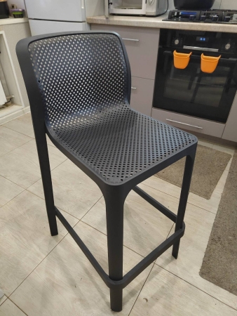 Стул пластиковый барный Net Stool черный