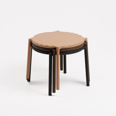 Столик пластиковый журнальный Doga табак