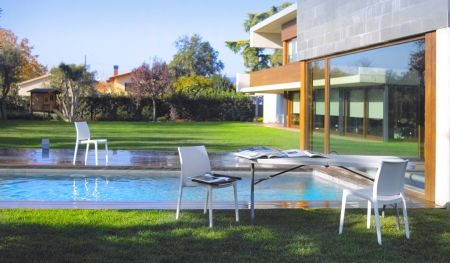 Стул пластиковый Siesta Contract Maya серебристый