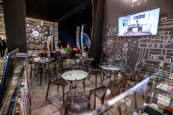 Стул прозрачный Vanity дымчатый