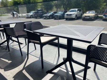 Стол пластиковый обеденный Clip 80 антрацит