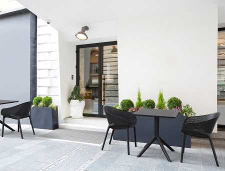 Кресло пластиковое Sky Pro черное