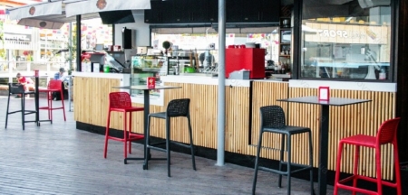 Стул пластиковый полубарный Lido Mini красный