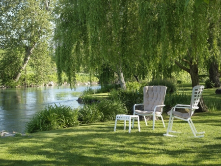 Табурет пластиковый Poggio белый